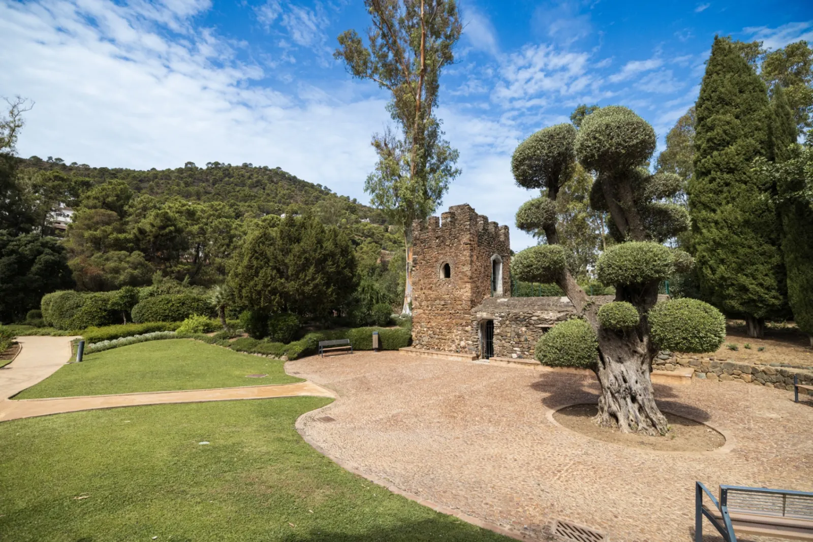 Parque del Río — gardens at the edge of the village